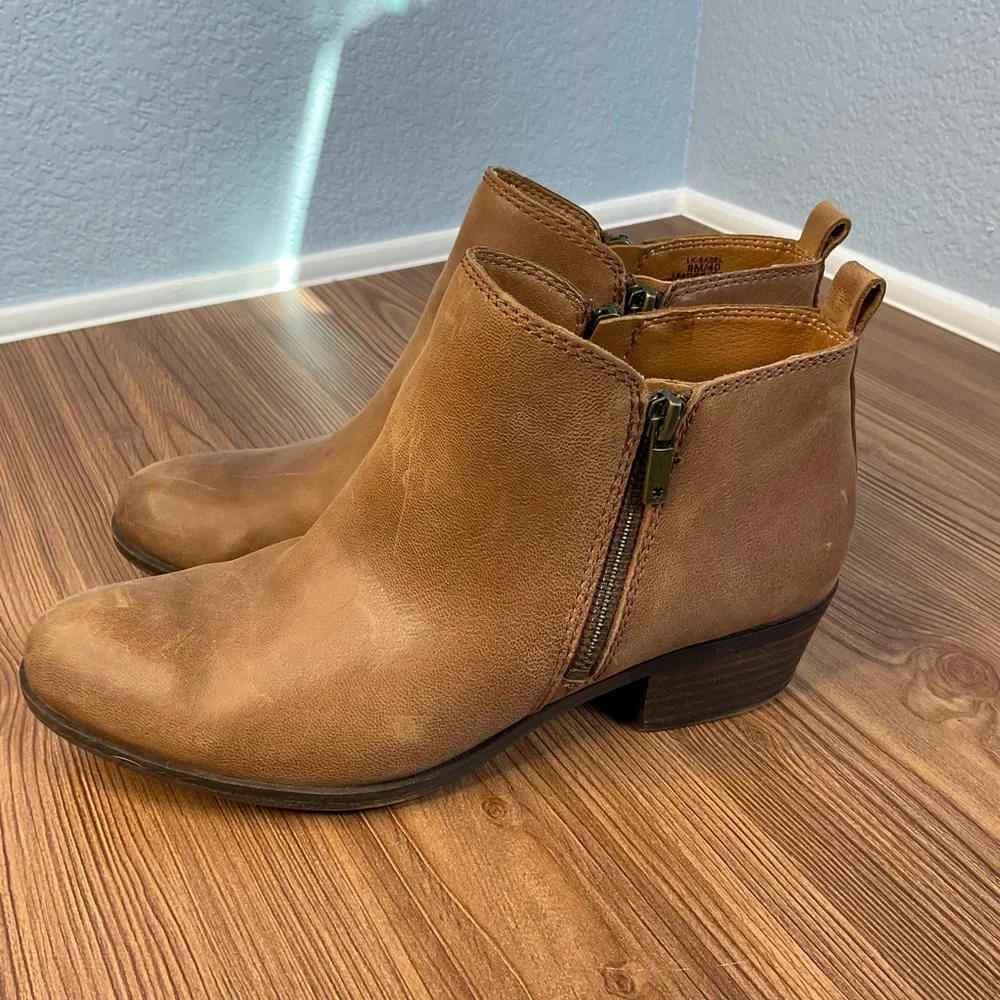 Lucky Brand Tan leather ankle boots distressed western inspiring side zip size 9